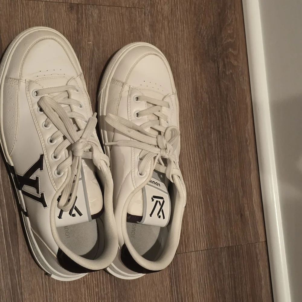 Louis vuitton Charlie shoes size 38.5